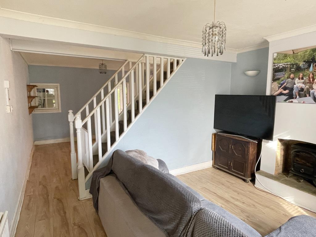 Lot: 105 - SEMI-DETACHED HOUSE FOR IMPROVEMENT - living room at four bedroom semi